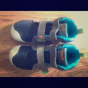 Plae boys sneakers velcro